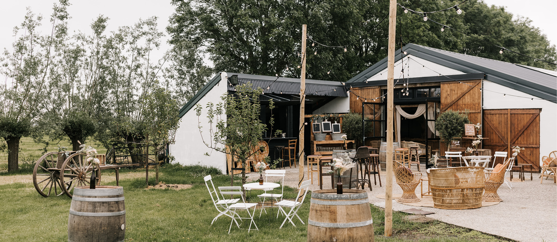 Trouwlocatie Utrecht Trouwen op Boerderij The White Barn - Nienke van Denderen Fotografie