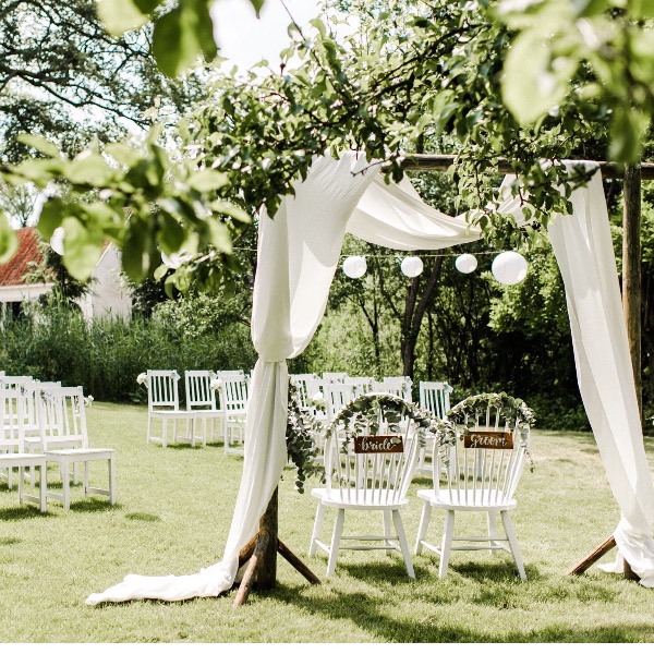 kooi atmosfeer katje spijlenstoel wit set van 2 huren - Brisked Styled Weddings